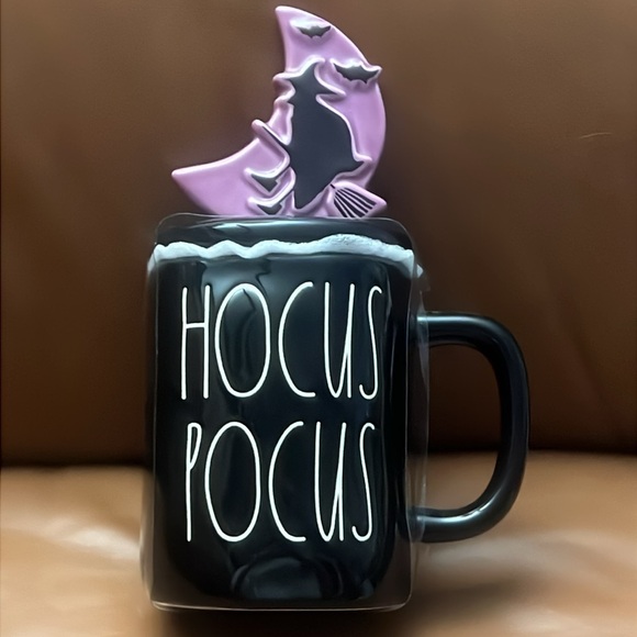 Rae Dunn HOCUS POCUS Halloween Mug - BLACK with topper - Ceramic - 16 oz NEW - Picture 1 of 5